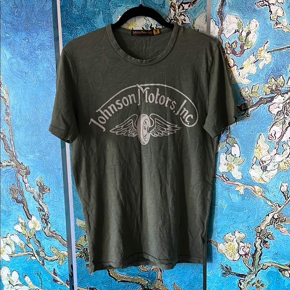 Johnson Brothers Olive Graphic Tee